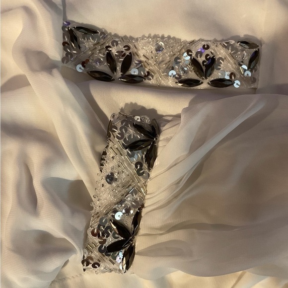 JODI KRISTOPHER WOMENS SIZE MEDIUM COCKTAIL DRESS WHITE ADORNED WITH RHINESTONE - Picture 3 of 4